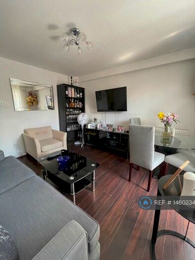 2 Bedroom Flat To Rent In Sturrock Close, London, N15