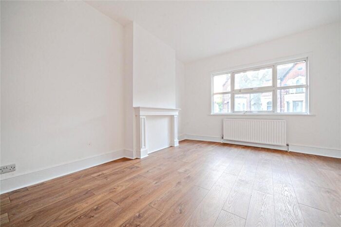 2 Bedroom Flat To Rent In Belmont Road, London, N15