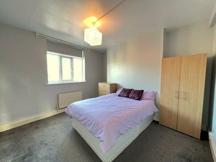 2 Bedroom Apartment To Rent In Well Street, London, E9
