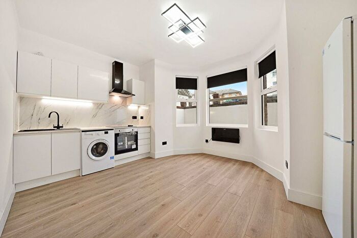 4 Bedroom Flat To Rent In Willesden Lane, London, NW6