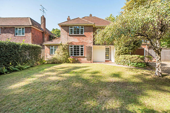 3 Bedroom Detached House For Sale In Avenue Road, Farnborough, GU14