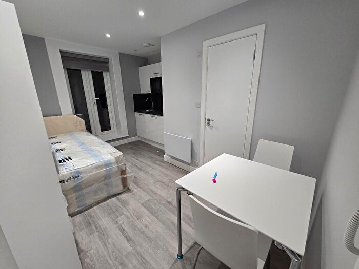 Studio To Rent In Alexandra Grove, London, N4