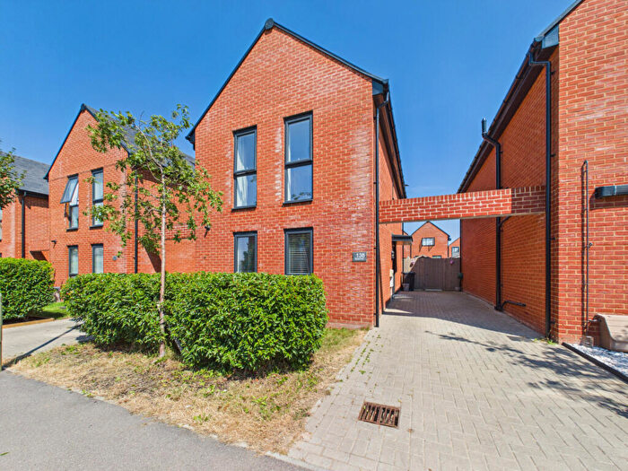 3 Bedroom Detached House For Sale In Bluebell Way, Whiteley, PO15