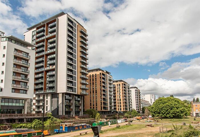 1 Bedroom Flat For Sale In Palmers Road, Bethnal Green, E2