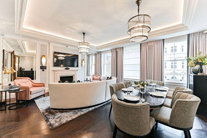 2 Bedroom Flat To Rent In Prince Of Wales Terrace, Kensington, London, W8