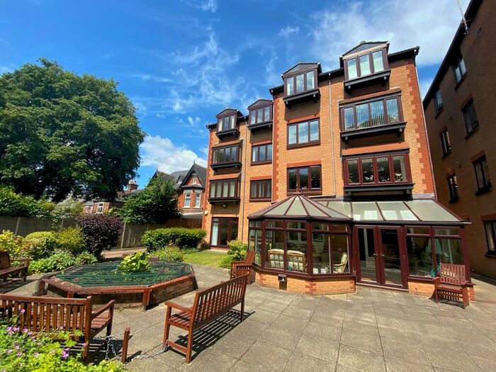 1 Bedroom Apartment For Sale In Parkstone Road, Poole, BH15