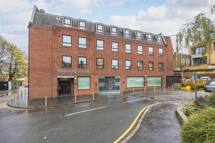 3 Bedroom Flat To Rent In Eastwood Close, London, E18