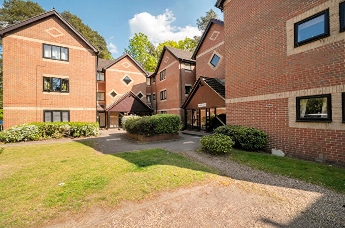 1 Bedroom Apartment For Sale In Wayland Close, Bracknell, Berkshire, RG12