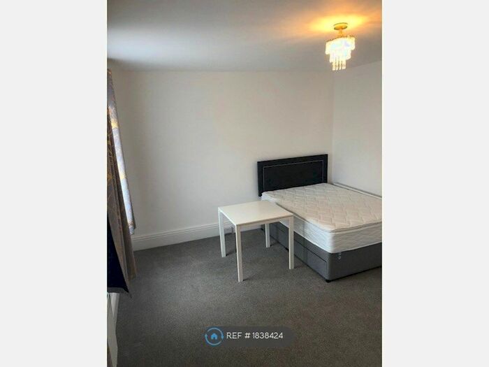 1 Bedroom Flat To Rent In Terrace Road, Walton-On-Thames, KT12