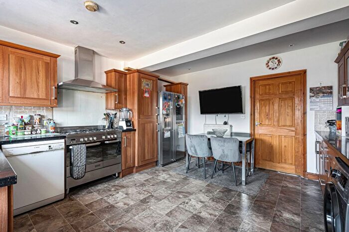 5 Bedroom Semi Detached House For Sale In Cumberland Road, Swindon, SN3