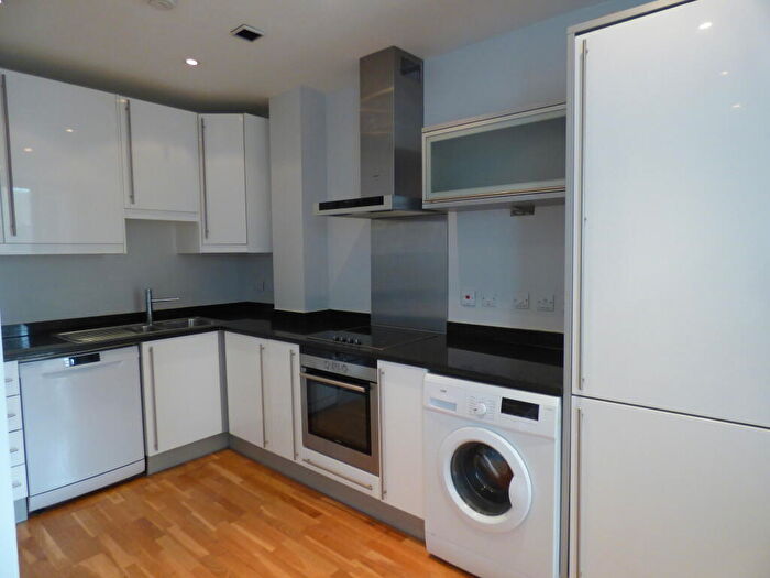 3 Bedroom Apartment To Rent In Rumford Place, L3