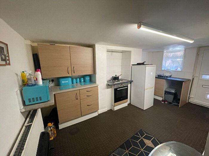 1 Bedroom Flat To Rent In Tempest Road, Holbeck, Leeds, LS11
