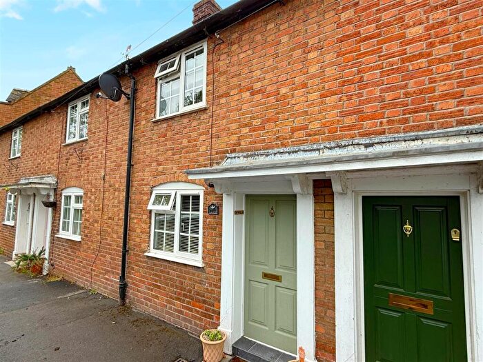 2 Bedroom Character Property For Sale In Alderminster, Stratford-Upon-Avon, CV37