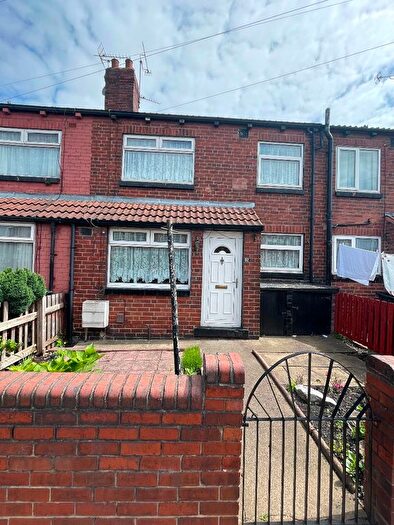 1 Bedroom Terraced House For Sale In Longroyd View, Leeds, LS11