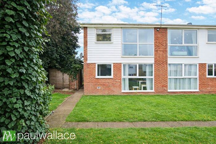 2 Bedroom Maisonette For Sale In Danemead, Hoddesdon, EN11