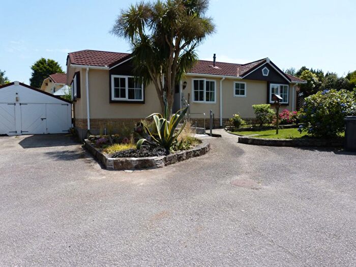 2 Bedroom Park Home For Sale In The Paddock, Sticker, PL26