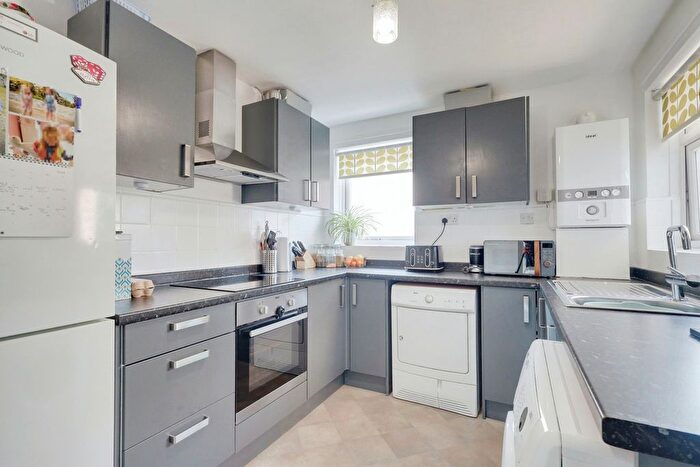 2 Bedroom Flat For Sale In Cavendish Gardens, Westcliff-On-Sea, SS0