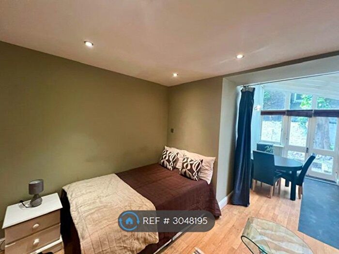 Studio To Rent In Charleville Road, London, W14