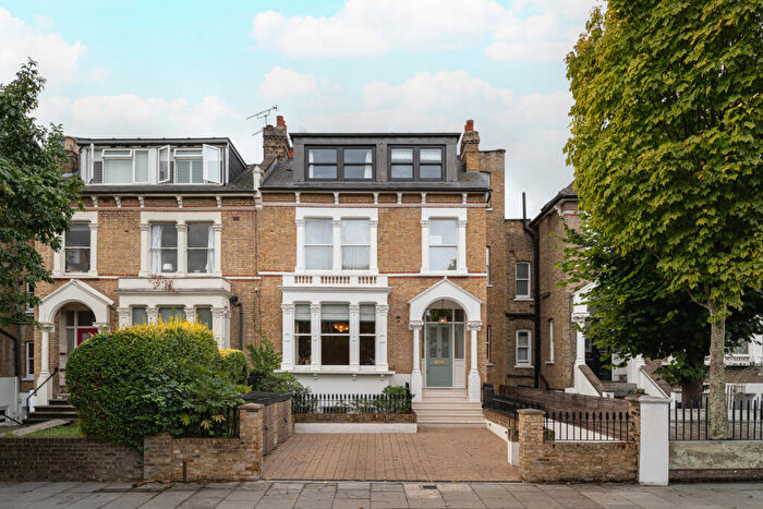 6 Bedroom Terraced House For Sale In Queens Drive, London, N4
