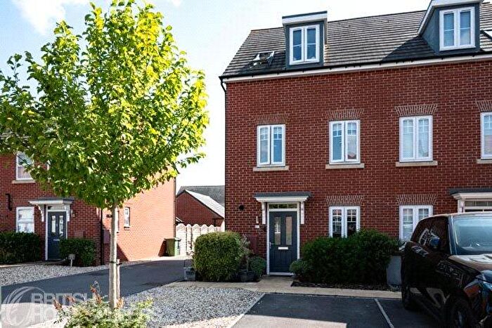 4 Bedroom Semi Detached House For Sale In Brambling Way, Hardwicke, Gloucester, Gloucestershire, GL2