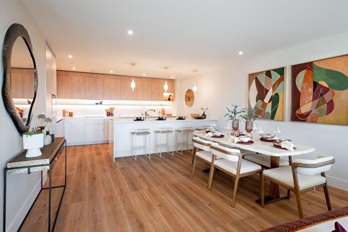 3 Bedroom Flat For Sale In Bow Green, Bow Common Lane, E3