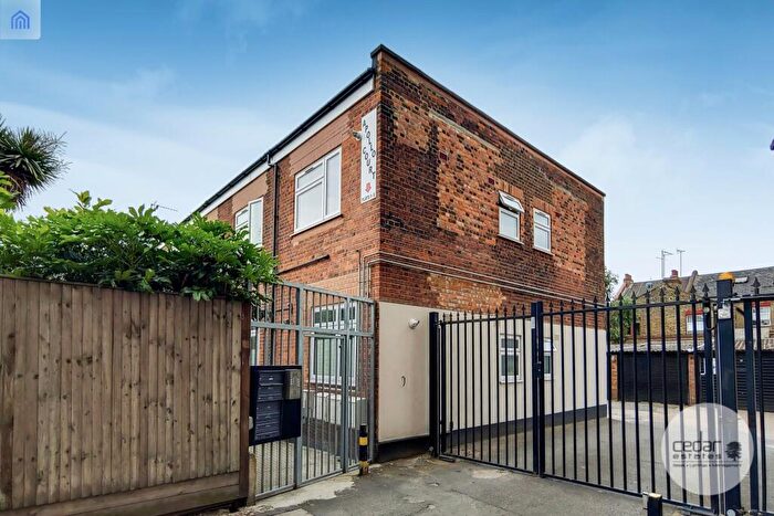 2 Bedroom Flat To Rent In Ashford Road, Cricklewood, NW2