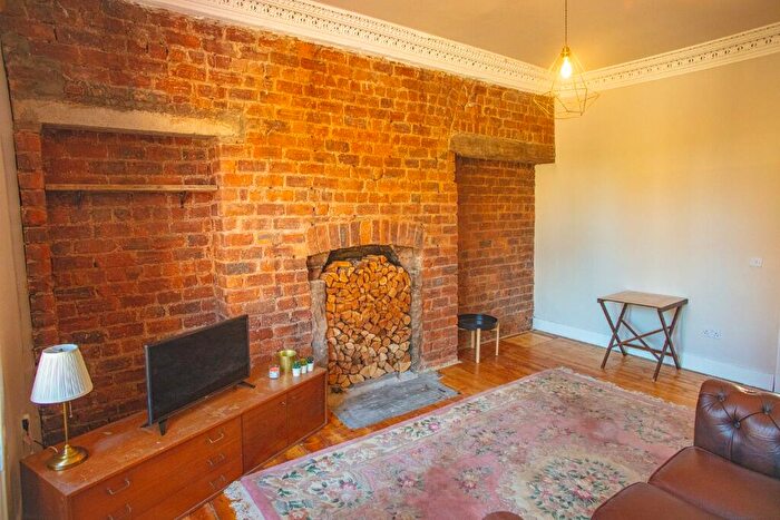 4 Bedroom Flat To Rent In Hmo Walker Street, Paisley, PA1