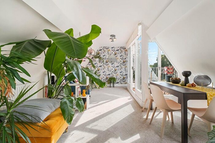 2 Bedroom Flat To Rent In Fitzjohns Avenue, Hampstead, NW3