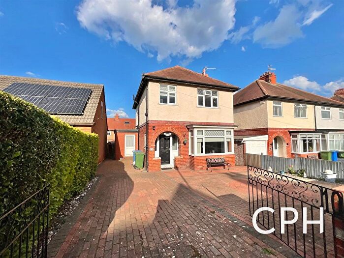 3 Bedroom Detached House For Sale In Newlands Avenue, Scarborough, YO12
