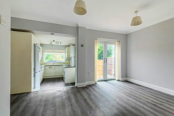 3 Bedroom Property To Rent In Grosvenor Drive, Loughton IG10