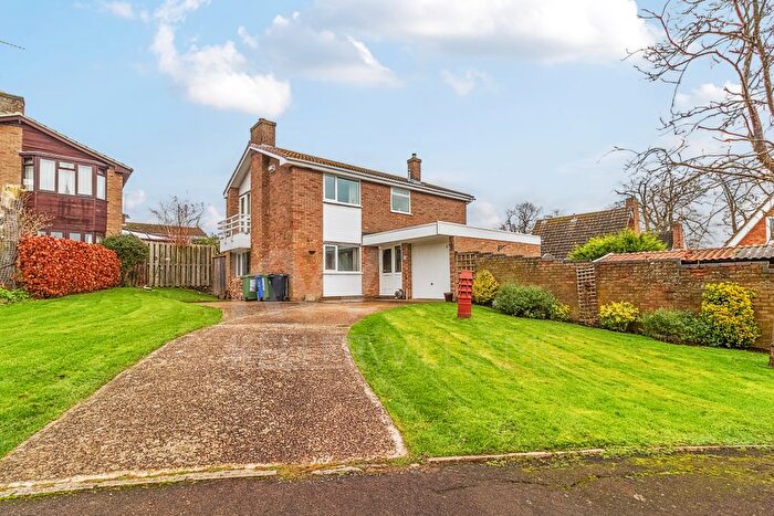 4 Bedroom Detached House For Sale In Berry Close, Hackleton, Northamptonshire, NN7