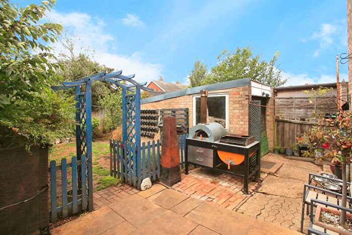 3 Bedroom Semi-Detached House For Sale In Beech Road, Glinton, Peterborough, PE6