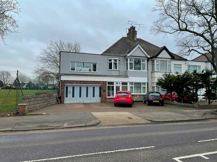 2 Bedroom Apartment To Rent In Eastern Avenue, Southend-on-Sea, Essex, SS2