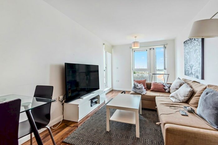 1 Bedroom Flat To Rent In Grand Union House, Stoke Road, Slough, SL2