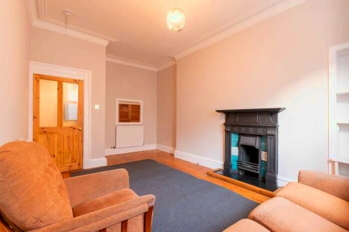2 Bedroom Flat To Rent In Waverley Park, Edinburgh EH8