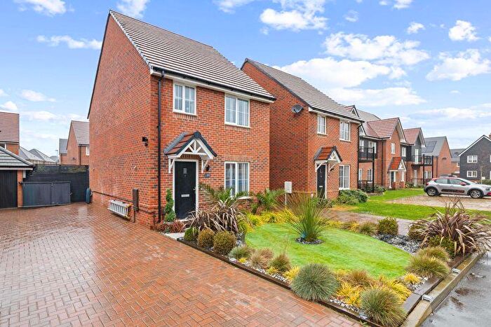 3 Bedroom Detached House For Sale In Waxwing Walk, Chichester, PO20