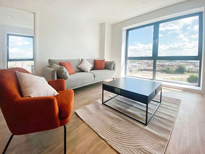 3 Bedroom Flat To Rent In Phoenix, Leeds, LS9