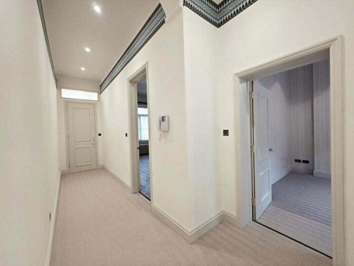 2 Bedroom Maisonette To Rent In Sussex Gardens, Paddington, W2