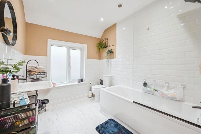 3 Bedroom End Of Terrace House For Sale In Lodge Avenue, Ashbourne, DE6