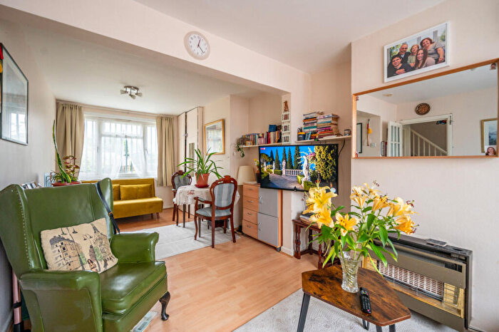 3 Bedroom End Of Terrace House For Sale In Lawrence Avenue, Walthamstow, London, E17