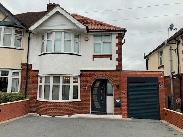 3 Bedroom House To Rent In Walcot Avenue, Stopsley, LU2