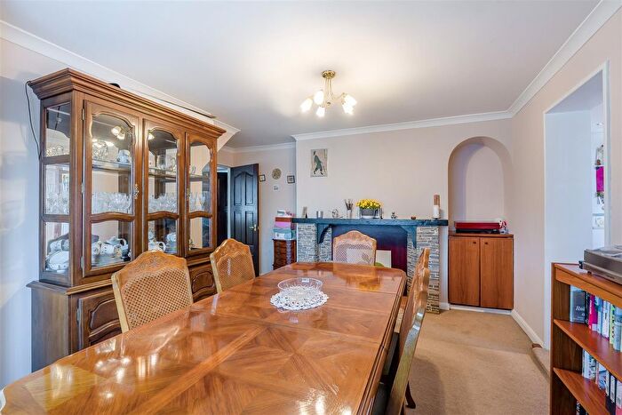 3 Bedroom Detached House For Sale In Queens Road, Maidstone, ME16