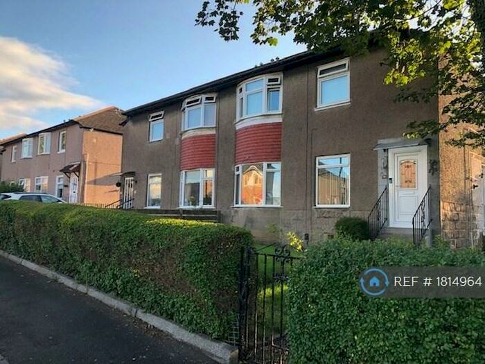 3 Bedroom Flat To Rent In Thorncroft Drive, Glasgow, G44