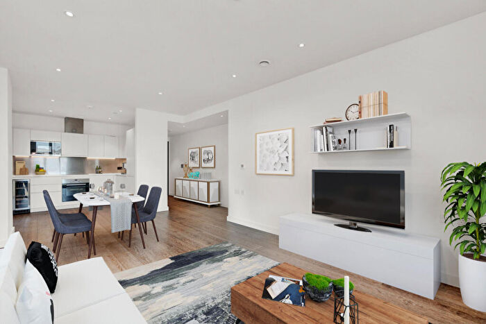 2 Bedroom Apartment For Sale In Salusbury Road, London, NW6