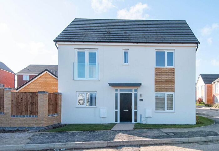 3 Bedroom Detached House To Rent In Quarry Grove, Clay Cross, S45