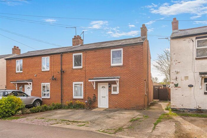 3 Bedroom Semi-Detached House For Sale In St. George's Crescent, Banbury, OX16
