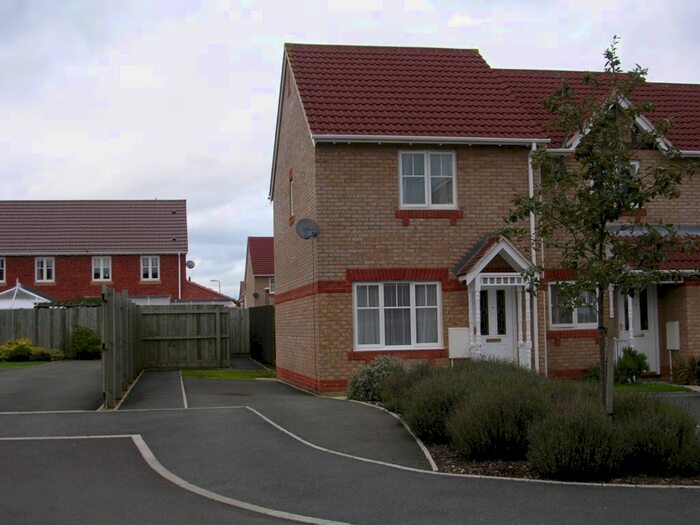 2 Bedroom Property To Rent In Larks Rise, Cullompton, EX15