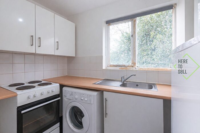 Studio For Sale In Magpie Close, Enfield, Greater London, EN1