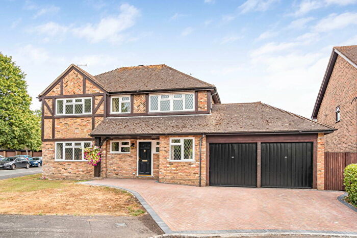 4 Bedroom Detached House For Sale In Burlingham Close, Merrow Park, GU4