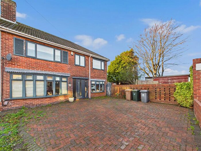 4 Bedroom Semi-Detached House For Sale In Barton Close, Tynemouth, NE30